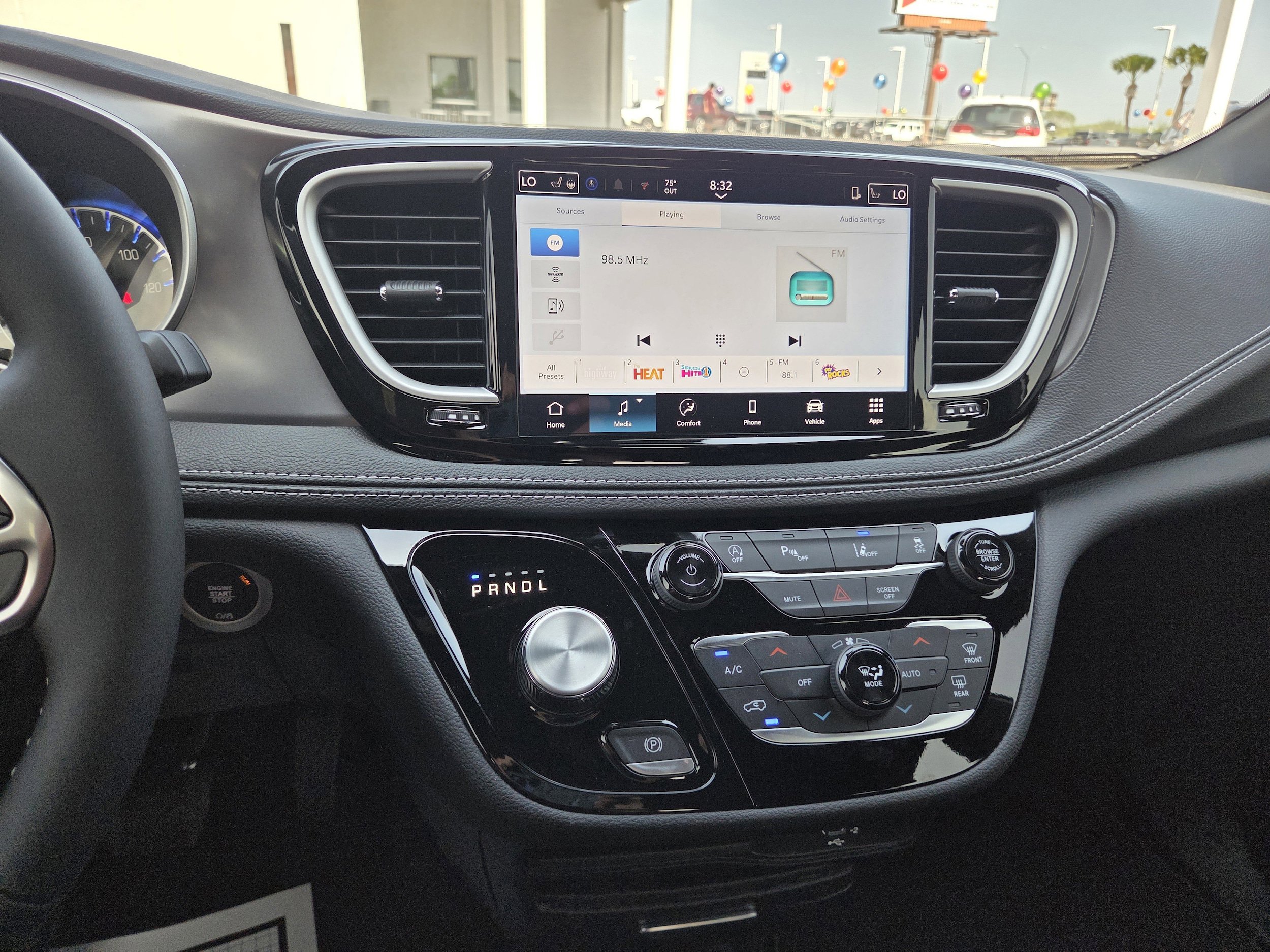 New 2026 Chrysler Pacifica Select image 32