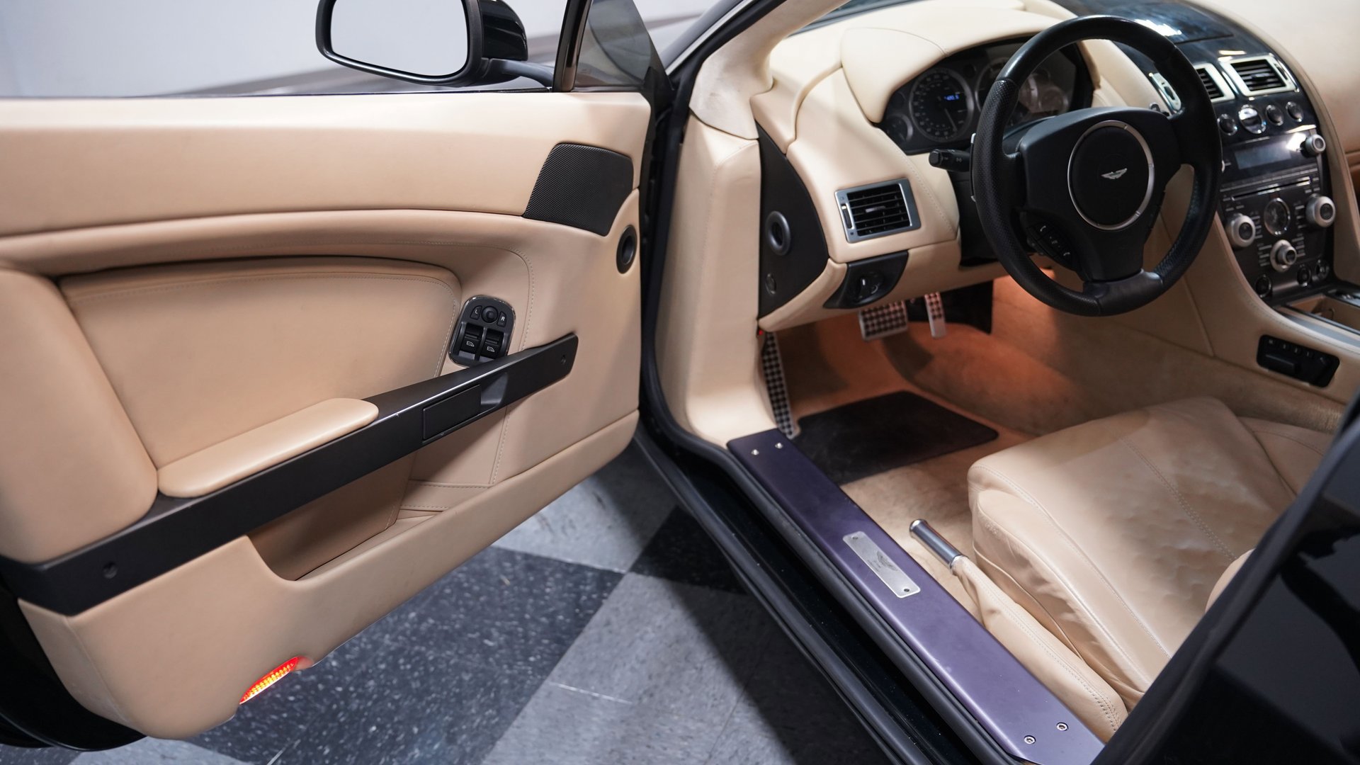 Used 2009 Aston Martin V8 Vantage V8 image 28