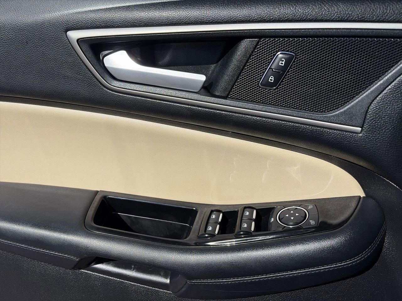 Used 2018 Ford Edge SEL w/ Equipment Group 201A image 18