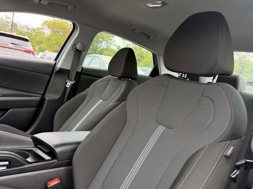 Certified 2023 Hyundai Elantra SE FWD image 9