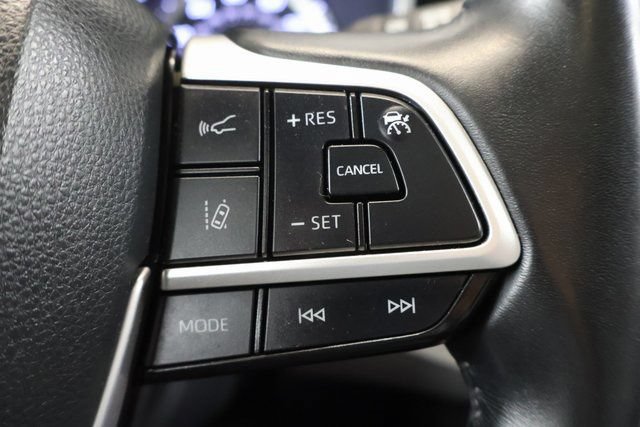 Used 2022 Toyota Highlander XLE AWD/4WD image 20