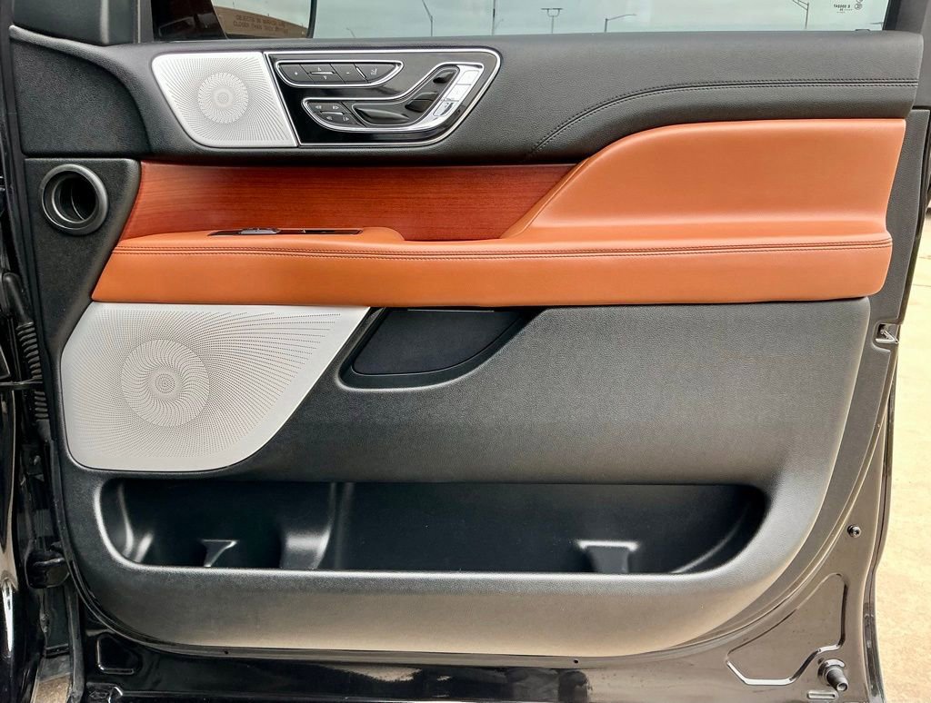 Used 2020 Lincoln Navigator Reserve w/ Equipment Group 208A Reserve AWD/4WD image 21