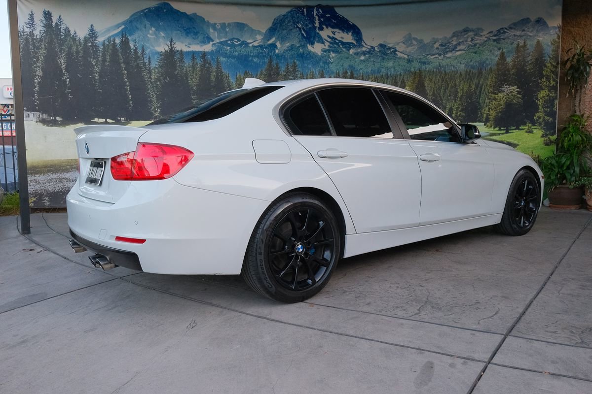 Used 2015 BMW 320i Sedan RWD image 6