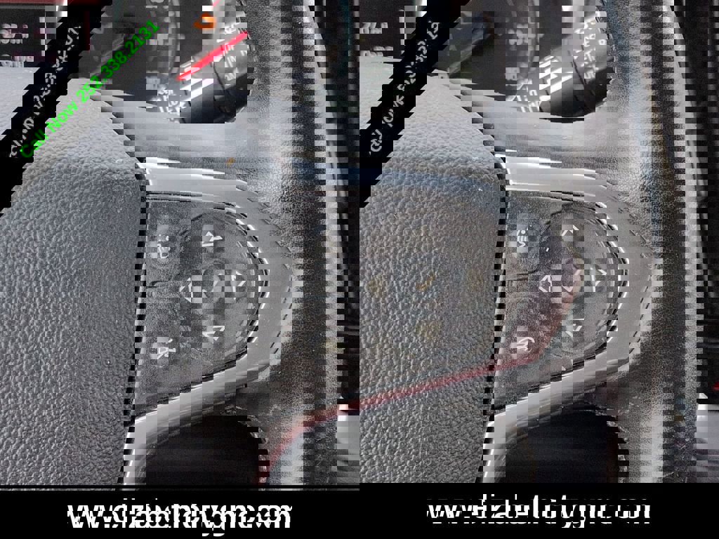 Used 2023 Chevrolet Traverse LT image 25