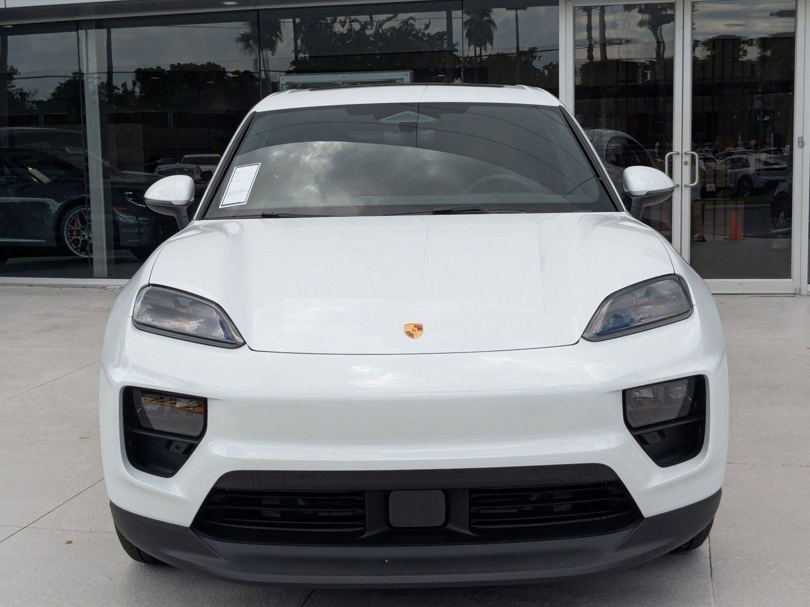 Certified 2025 Porsche Macan Electric RWD image 6