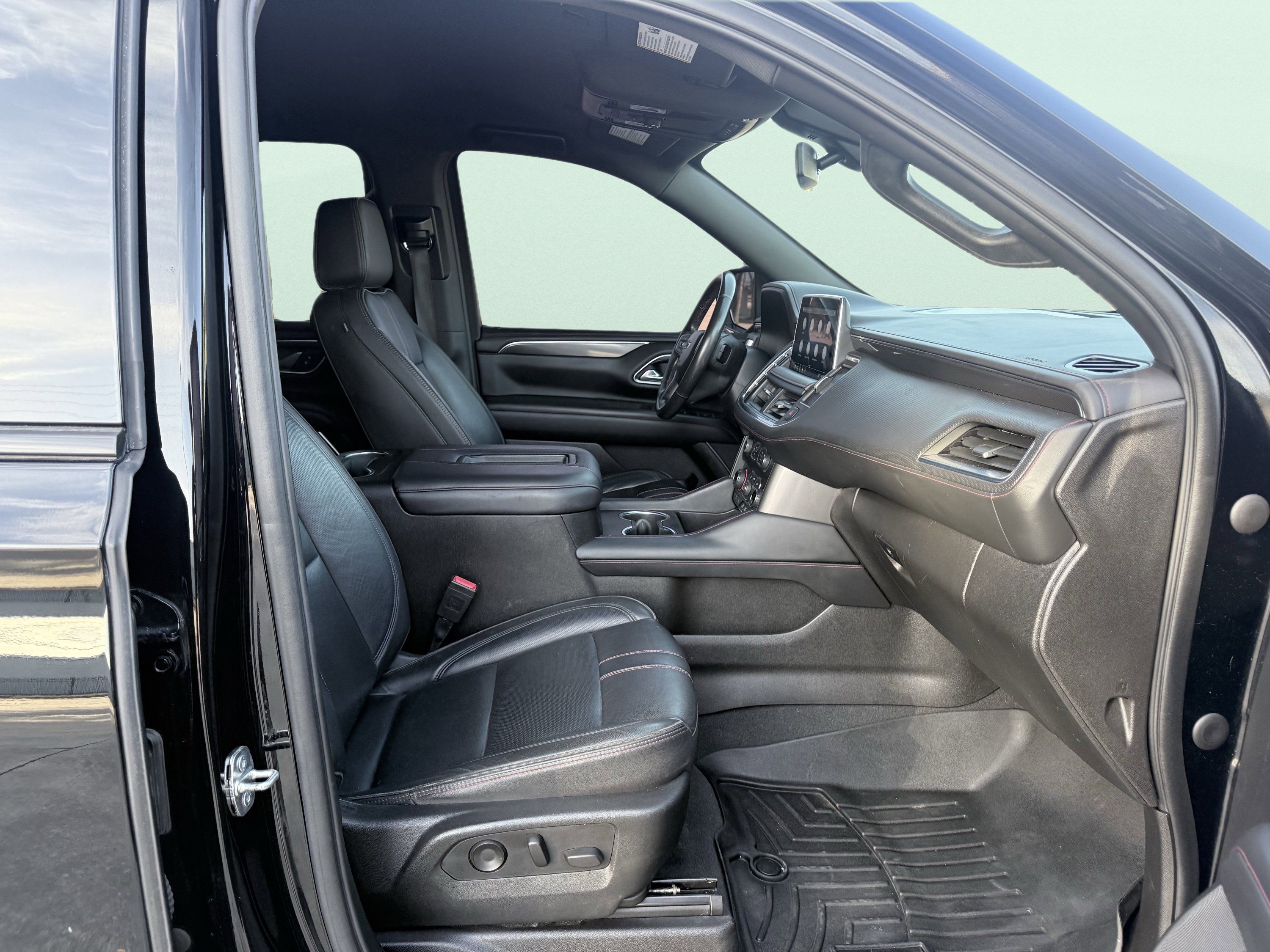 Used 2021 Chevrolet Suburban RST w/ Luxury Package AWD/4WD image 35
