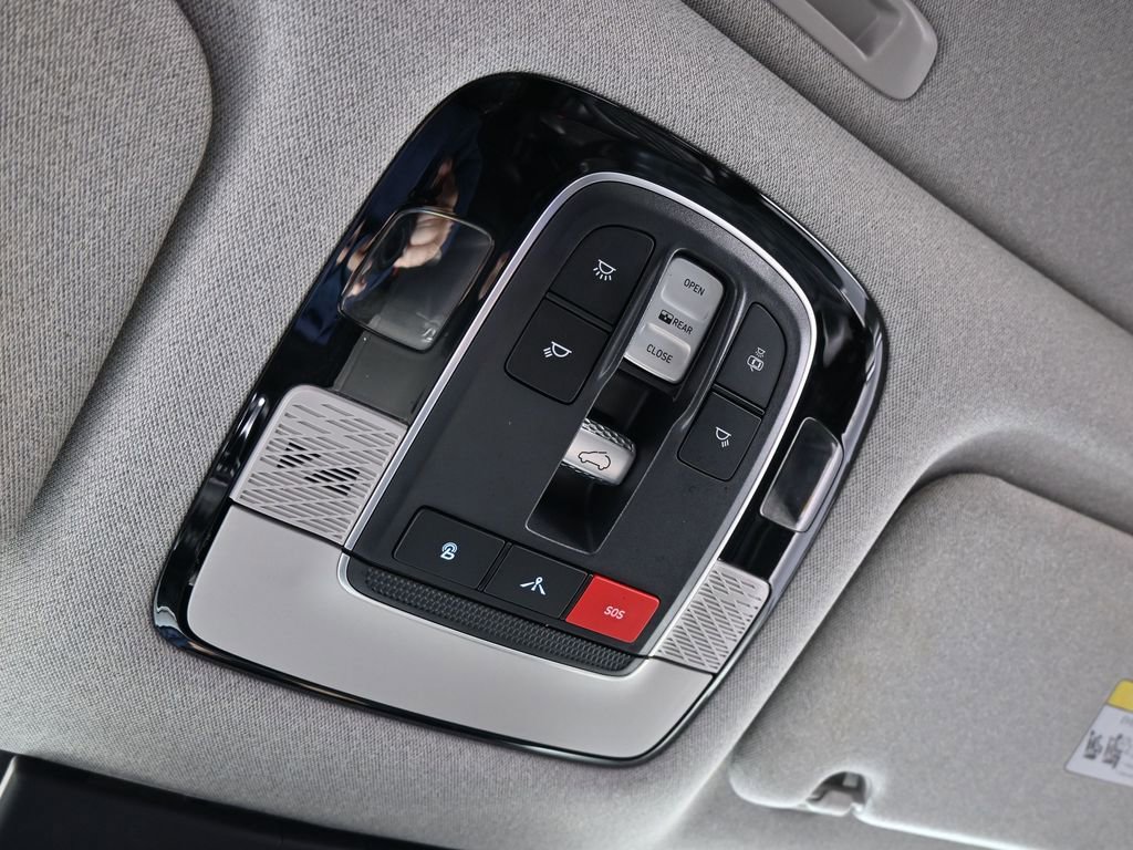 Used 2021 Hyundai Palisade Limited w/ Winter Package image 21