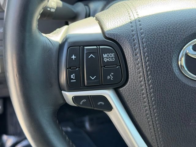 Used 2017 Toyota Highlander XLE AWD/4WD image 22