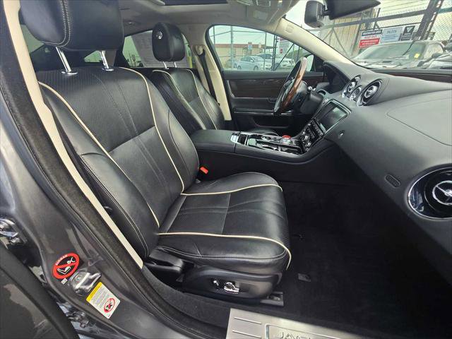 Used 2017 Jaguar XJ R-Sport image 11