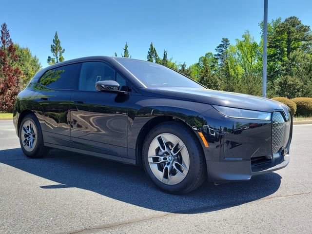 Used 2022 BMW iX xDrive50 w/ Dynamic Handling Package image 3