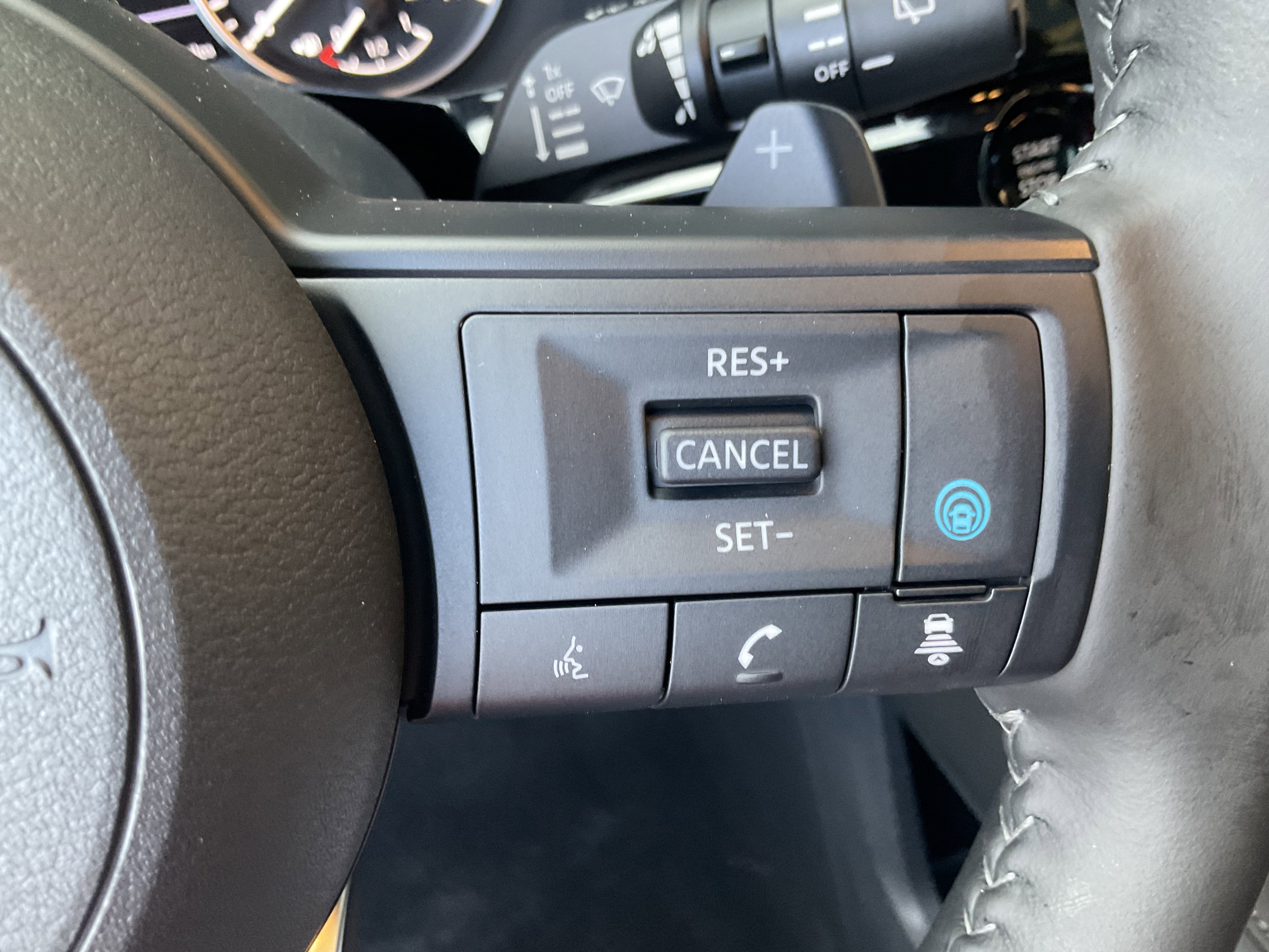 Used 2025 Nissan Pathfinder SV w/ Black Appearance Package image 33