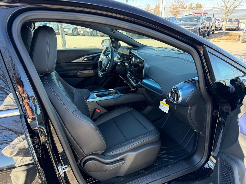 New 2026 Chevrolet Equinox EV LT AWD/4WD image 24