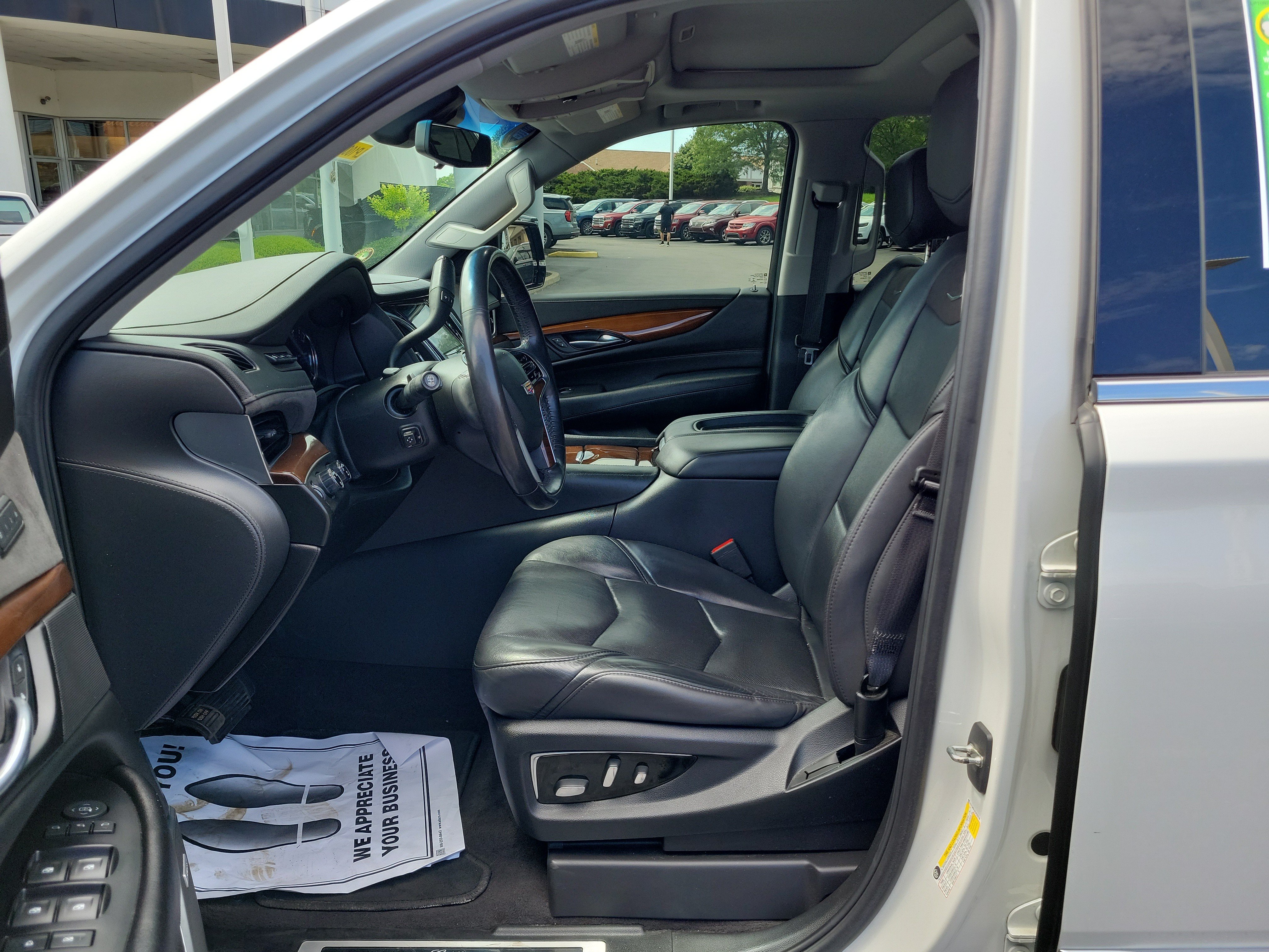 Used 2020 Cadillac Escalade Luxury AWD/4WD image 17