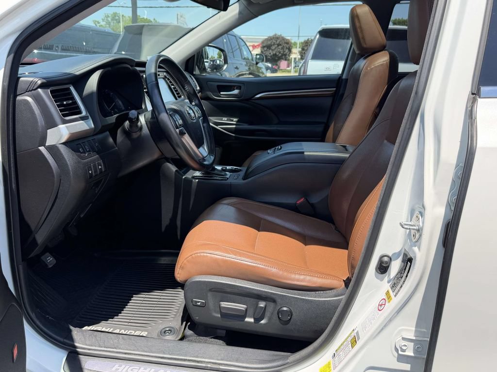 Used 2018 Toyota Highlander Limited AWD/4WD image 18