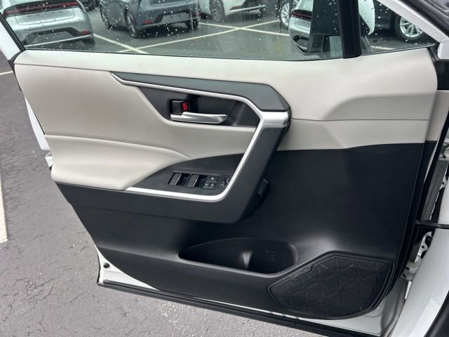 Used 2022 Toyota RAV4 XLE w/ Convenience Package image 32