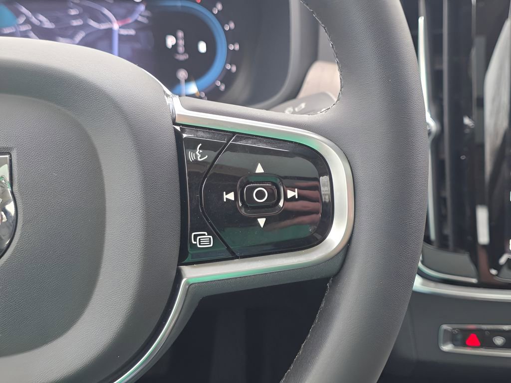 Used 2025 Volvo S90 B6 Plus w/ Protection Package Premier image 23