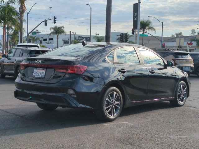 Certified 2023 Kia Forte LXS FWD image 3