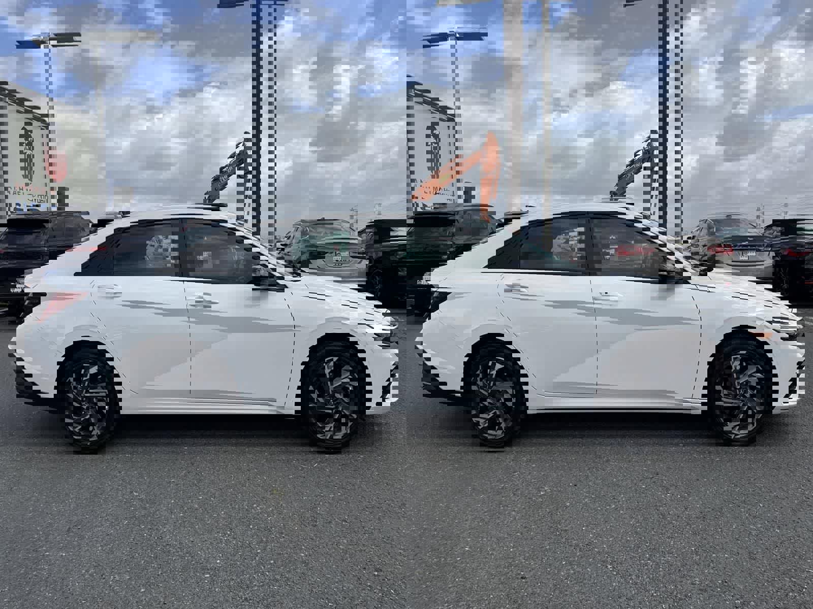 Certified 2025 Hyundai Elantra SEL image 3