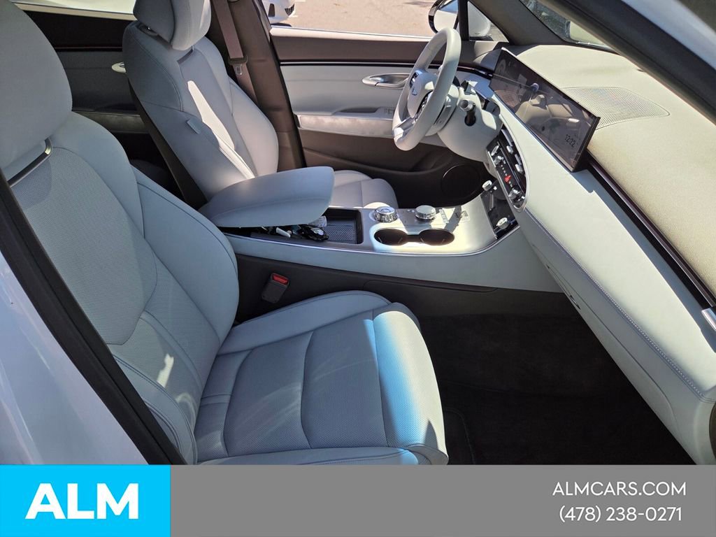 Used 2026 Genesis Electrified GV70 Advanced image 13