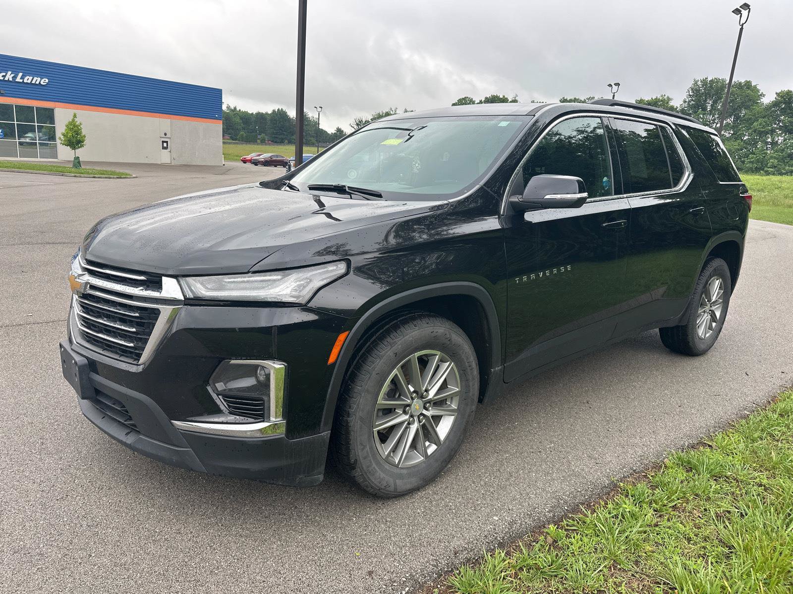 Used 2023 Chevrolet Traverse LT AWD/4WD image 2