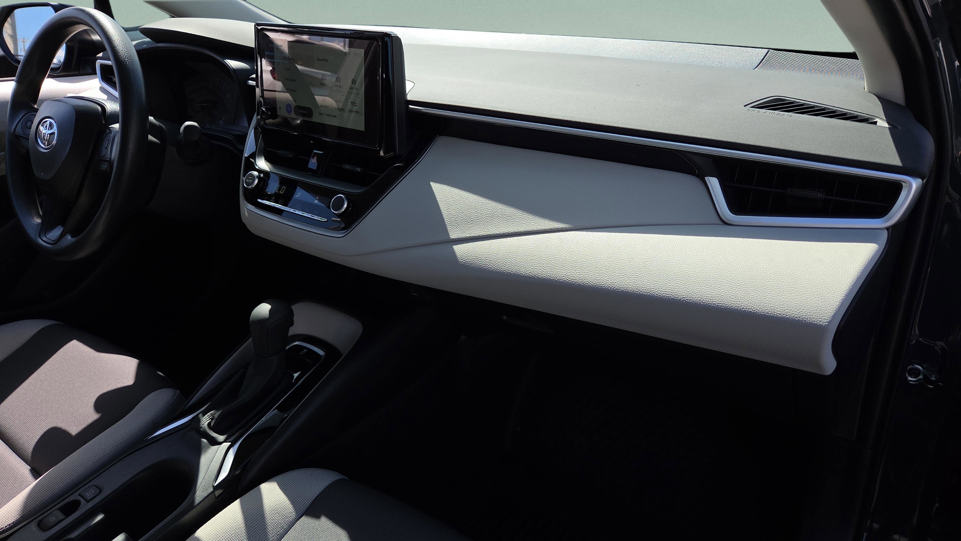 Used 2025 Toyota Corolla LE w/ Convenience Package image 32