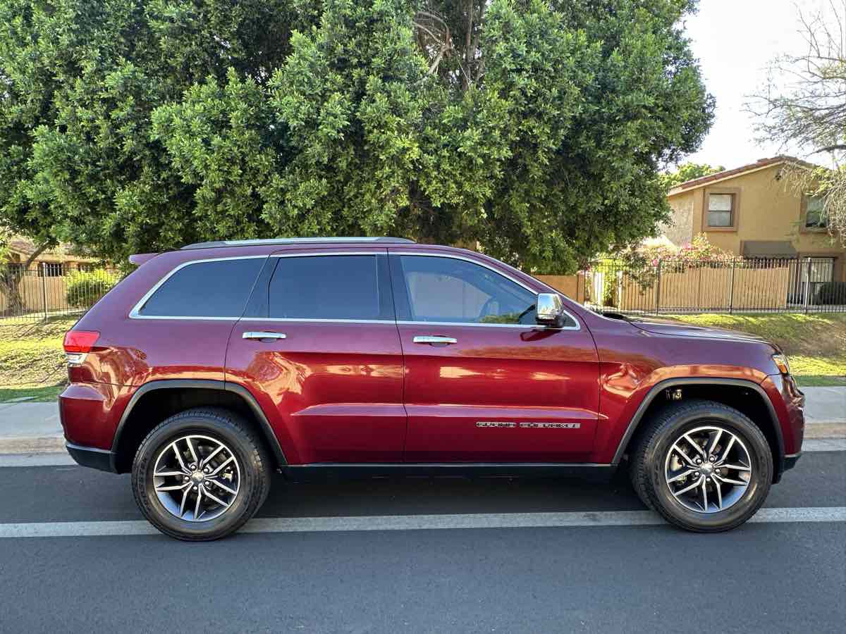 Used 2017 Jeep Grand Cherokee Limited w/ Luxury Group II AWD/4WD image 9