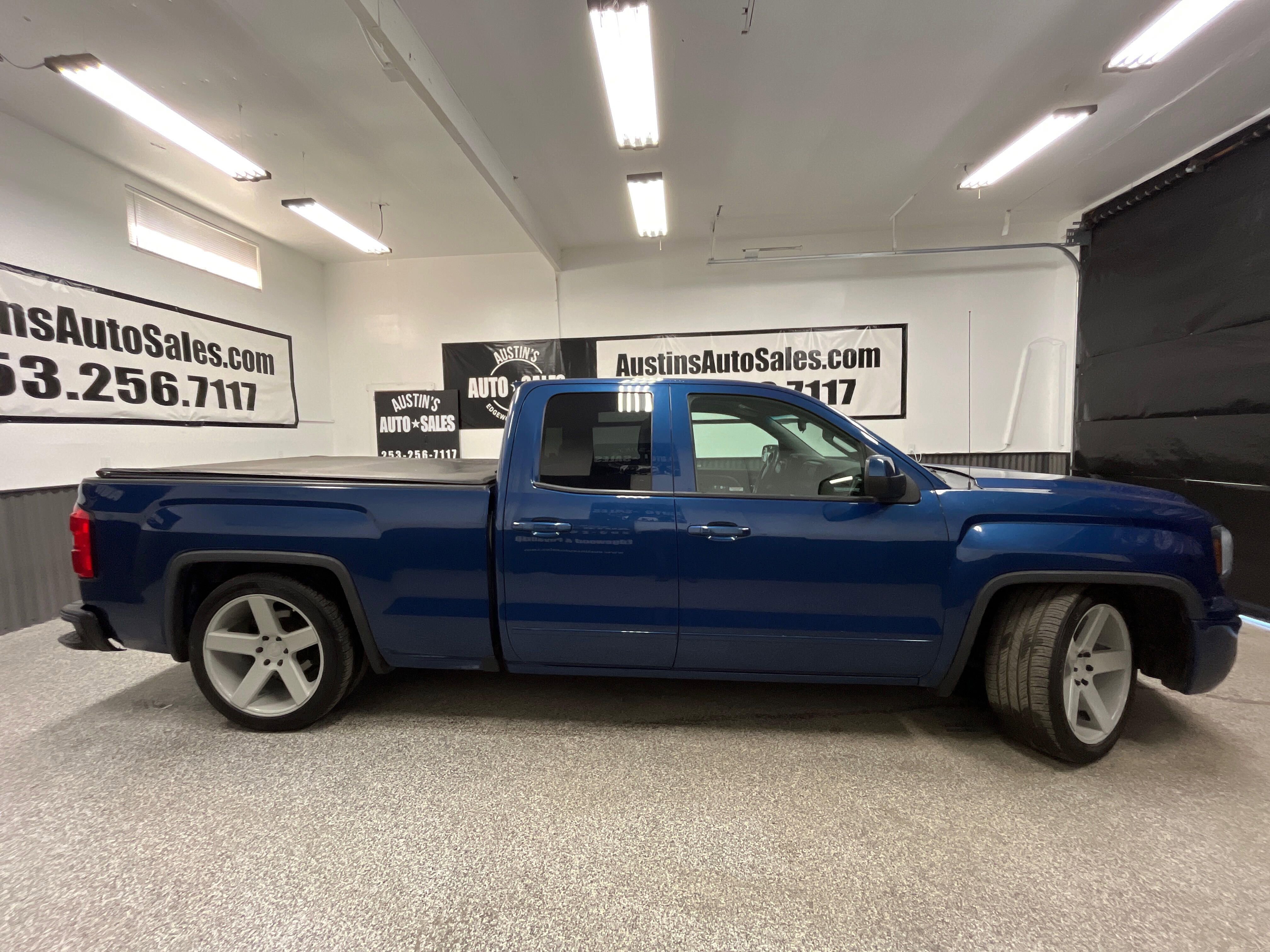 Used 2017 GMC Sierra 1500 4x4 Double Cab image 2