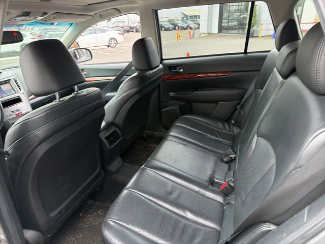 Used 2010 Subaru Outback 2.5i Limited w/ Popular Equipment Group 3B image 5