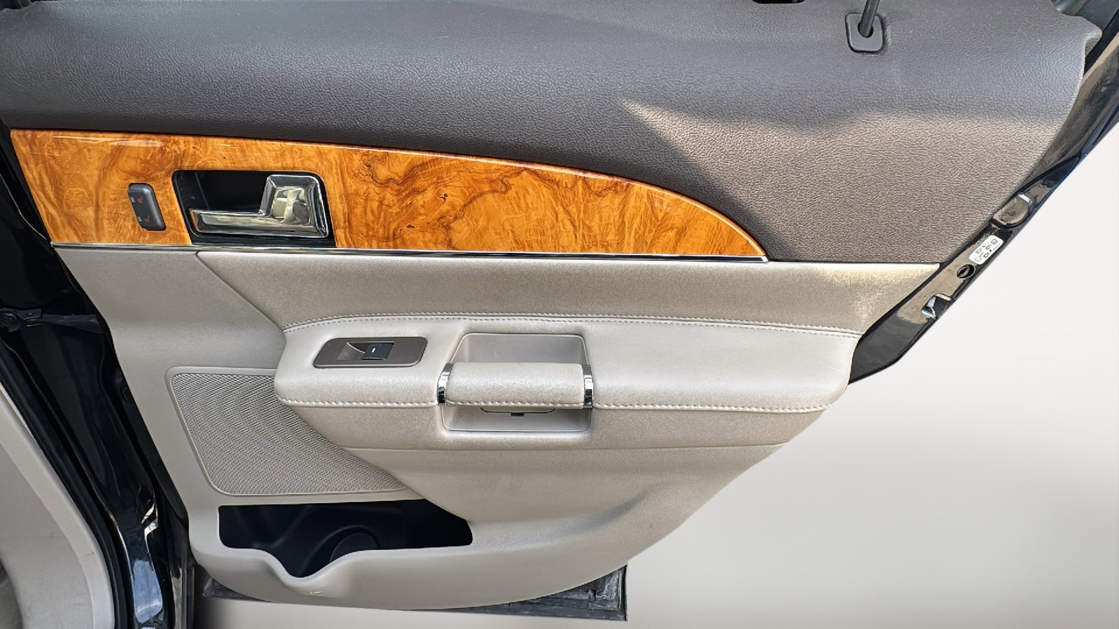 Used 2013 Lincoln MKX FWD image 13