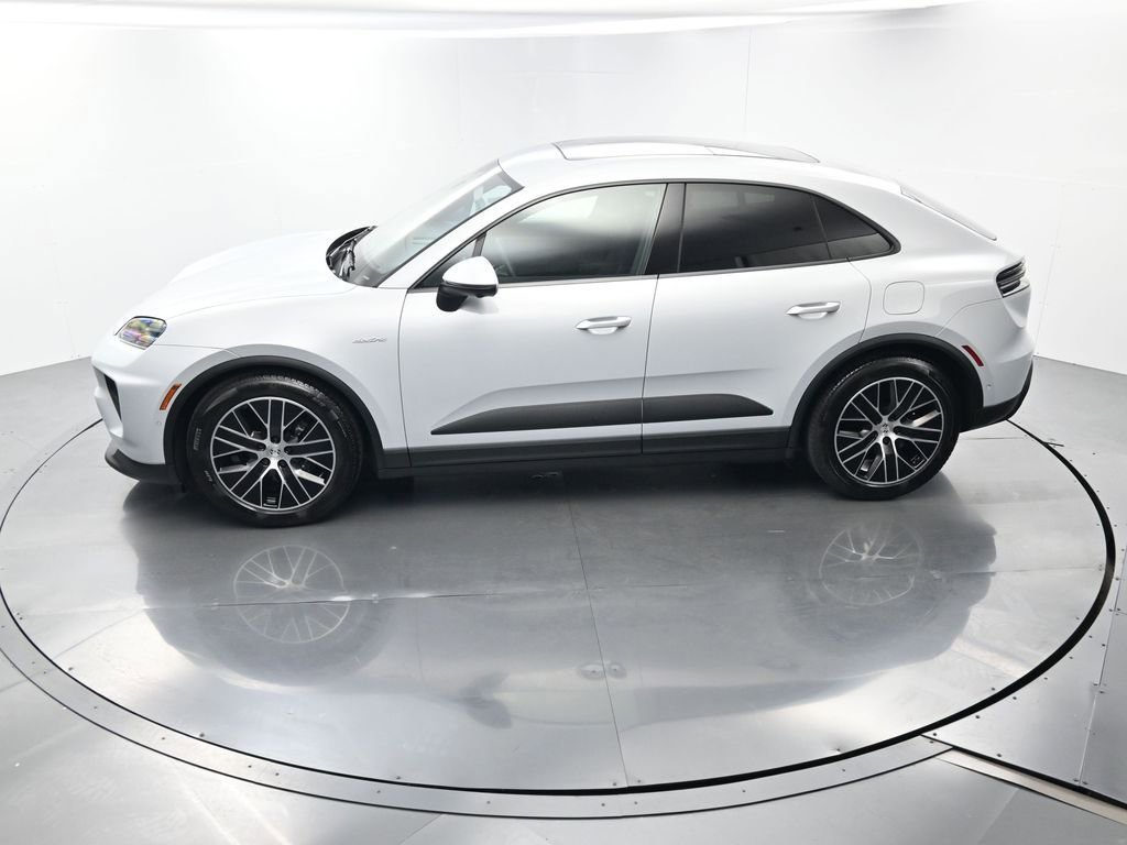 Certified 2025 Porsche Macan Electric image 35