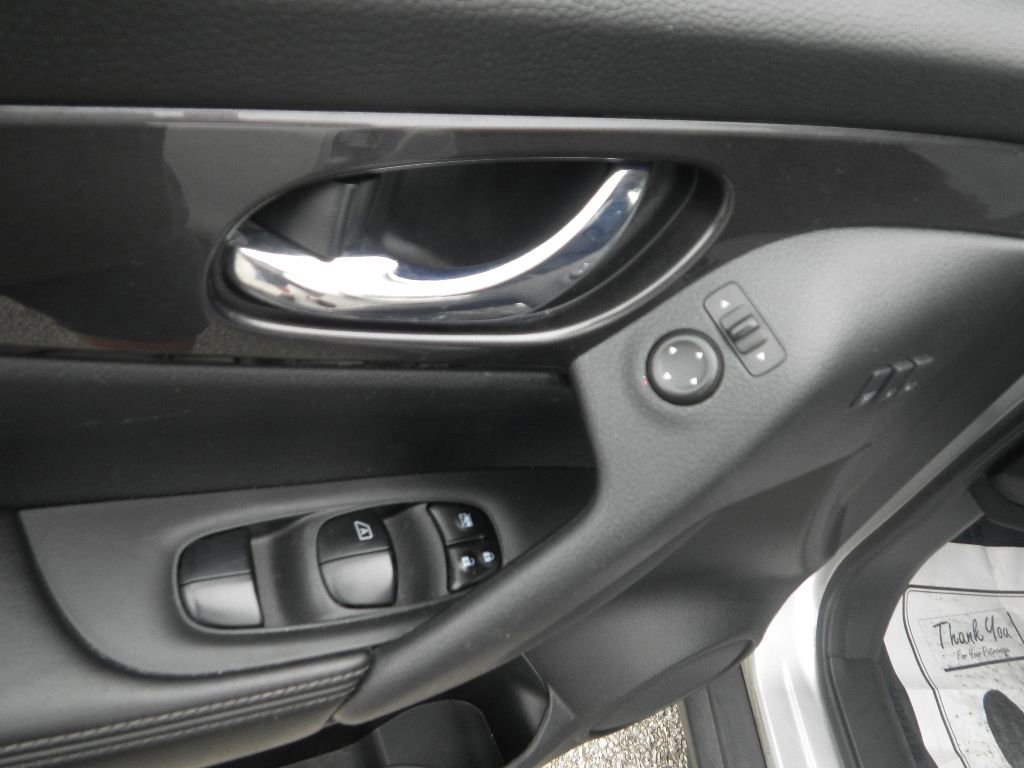 Used 2020 Nissan Rogue SV w/ Sun & Sound Touring Package image 14