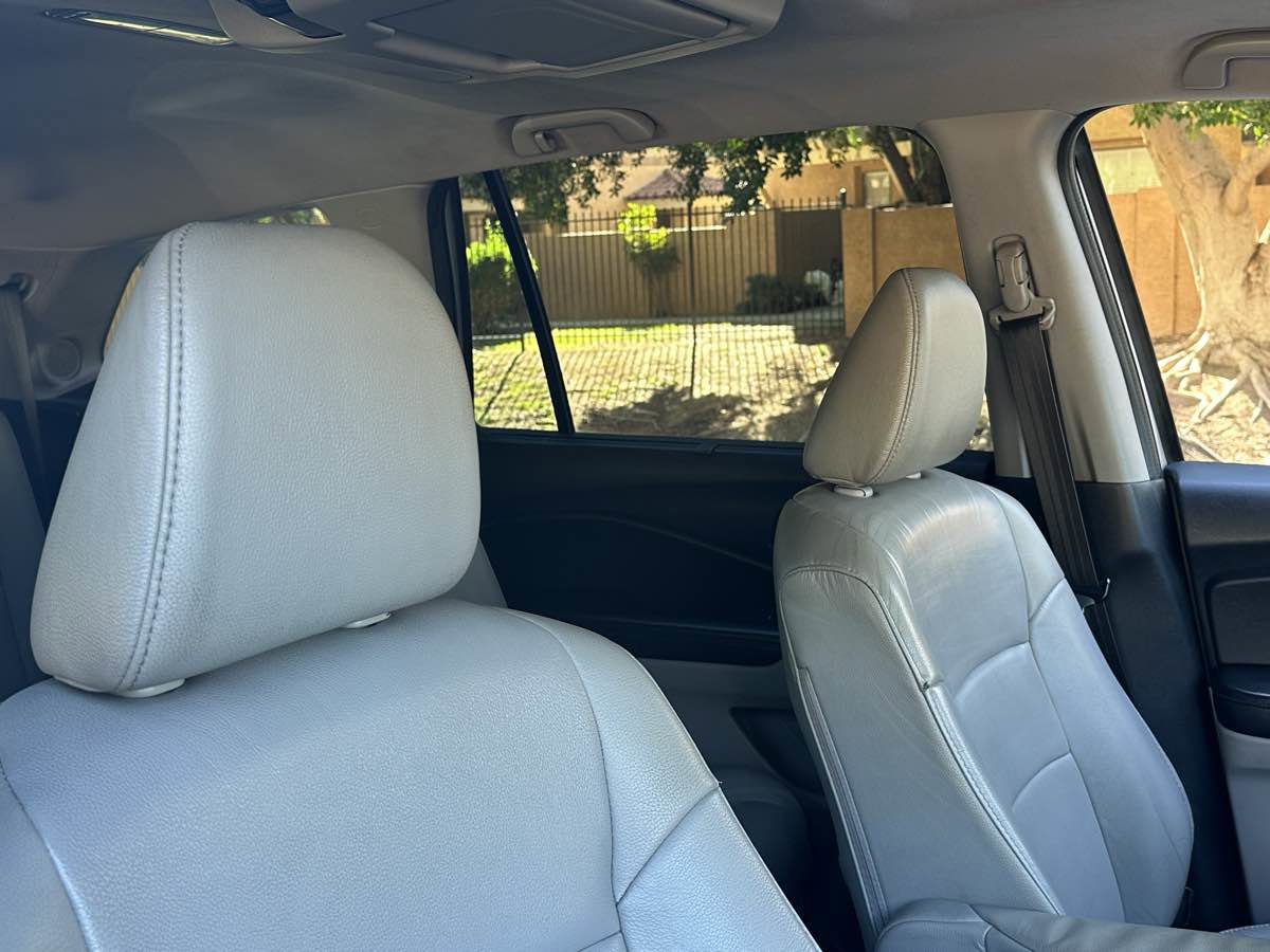 Used 2019 Honda Pilot Touring image 11