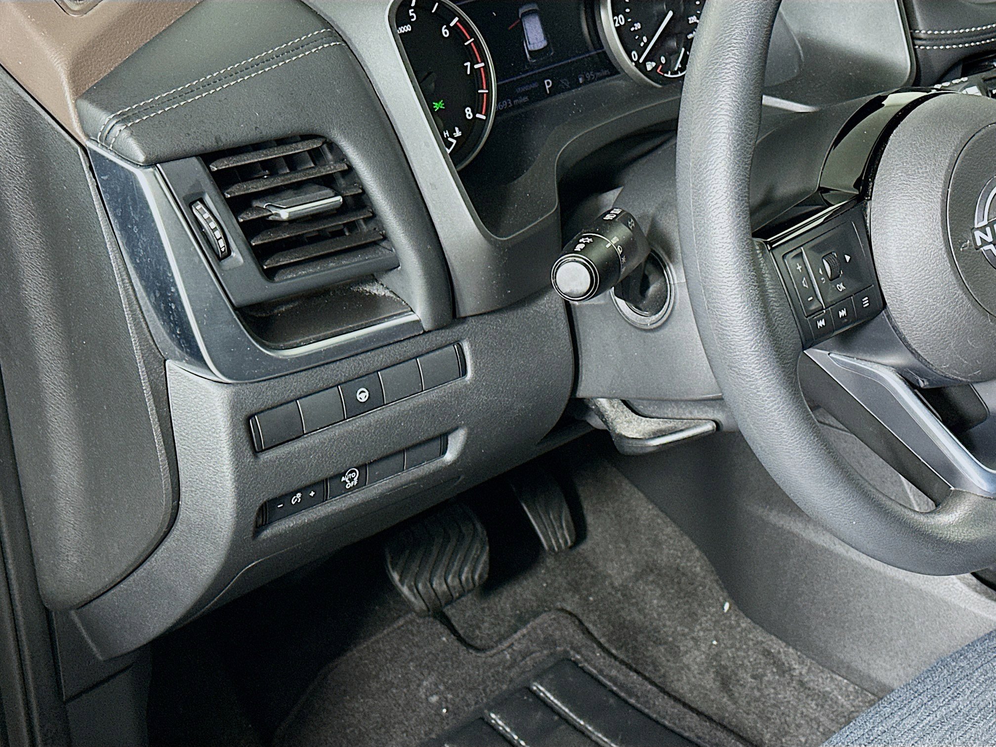 Used 2023 Nissan Rogue SV image 17