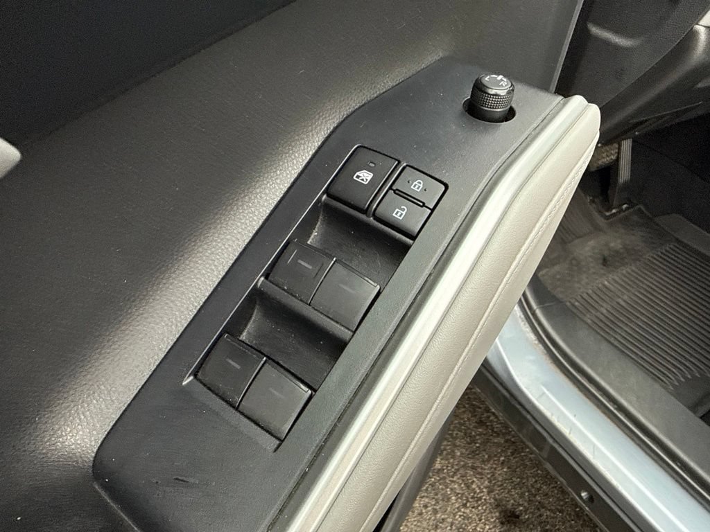 Used 2022 Toyota Highlander XLE AWD/4WD image 22