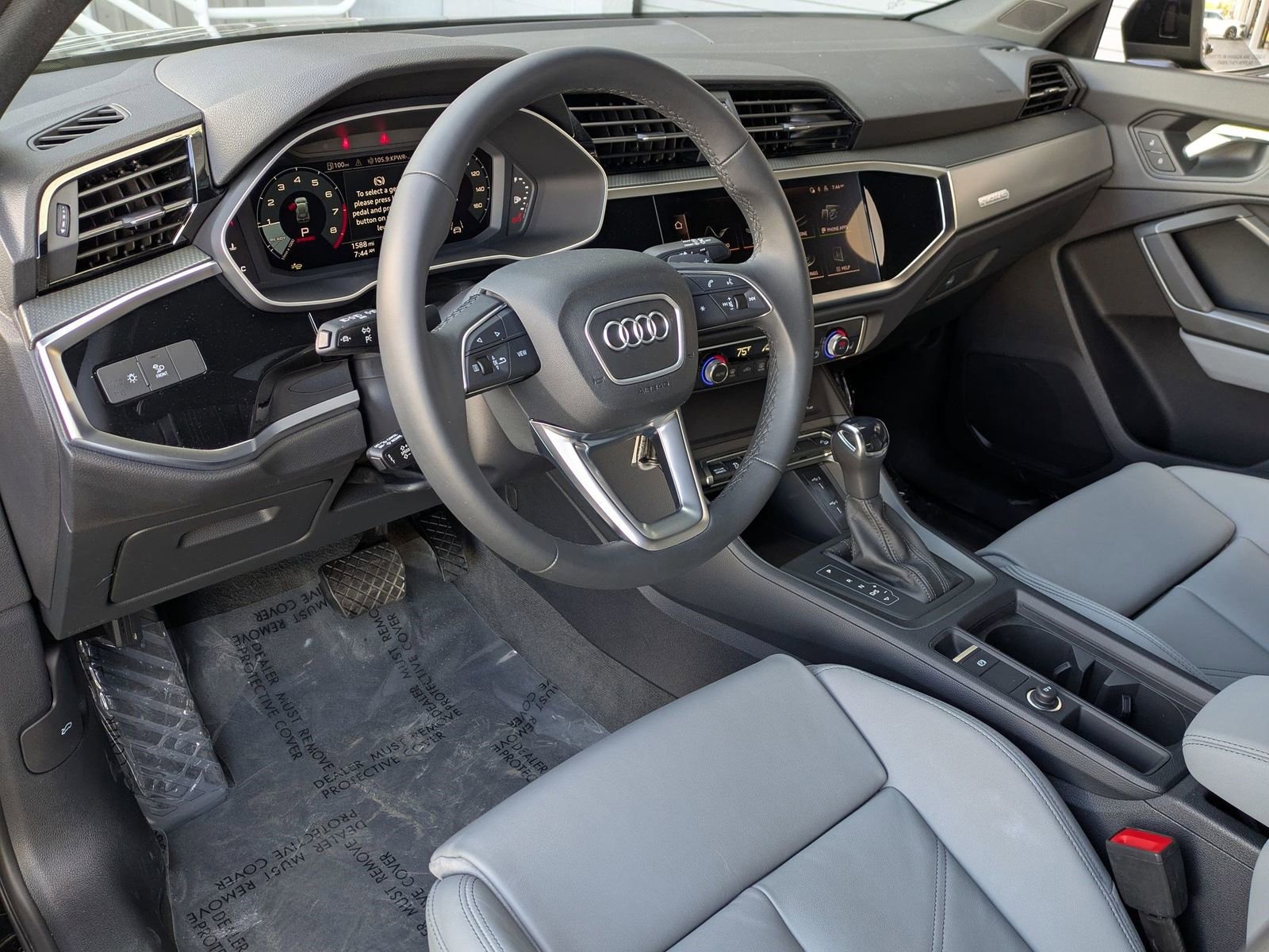 Used 2025 Audi Q3 2.0T Premium w/ Black Optic Sport Package image 15