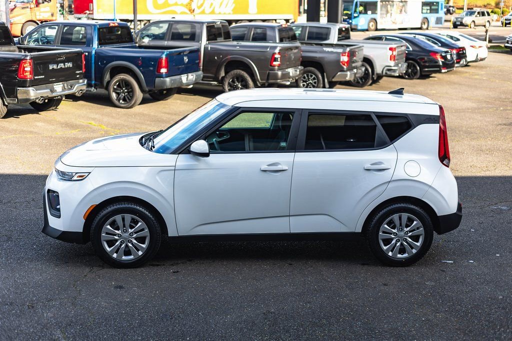 Used 2022 Kia Soul LX image 12