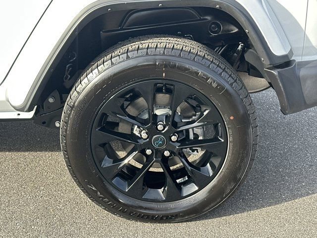 Certified 2025 Jeep Wrangler Unlimited Sahara w/ Safety Group image 21