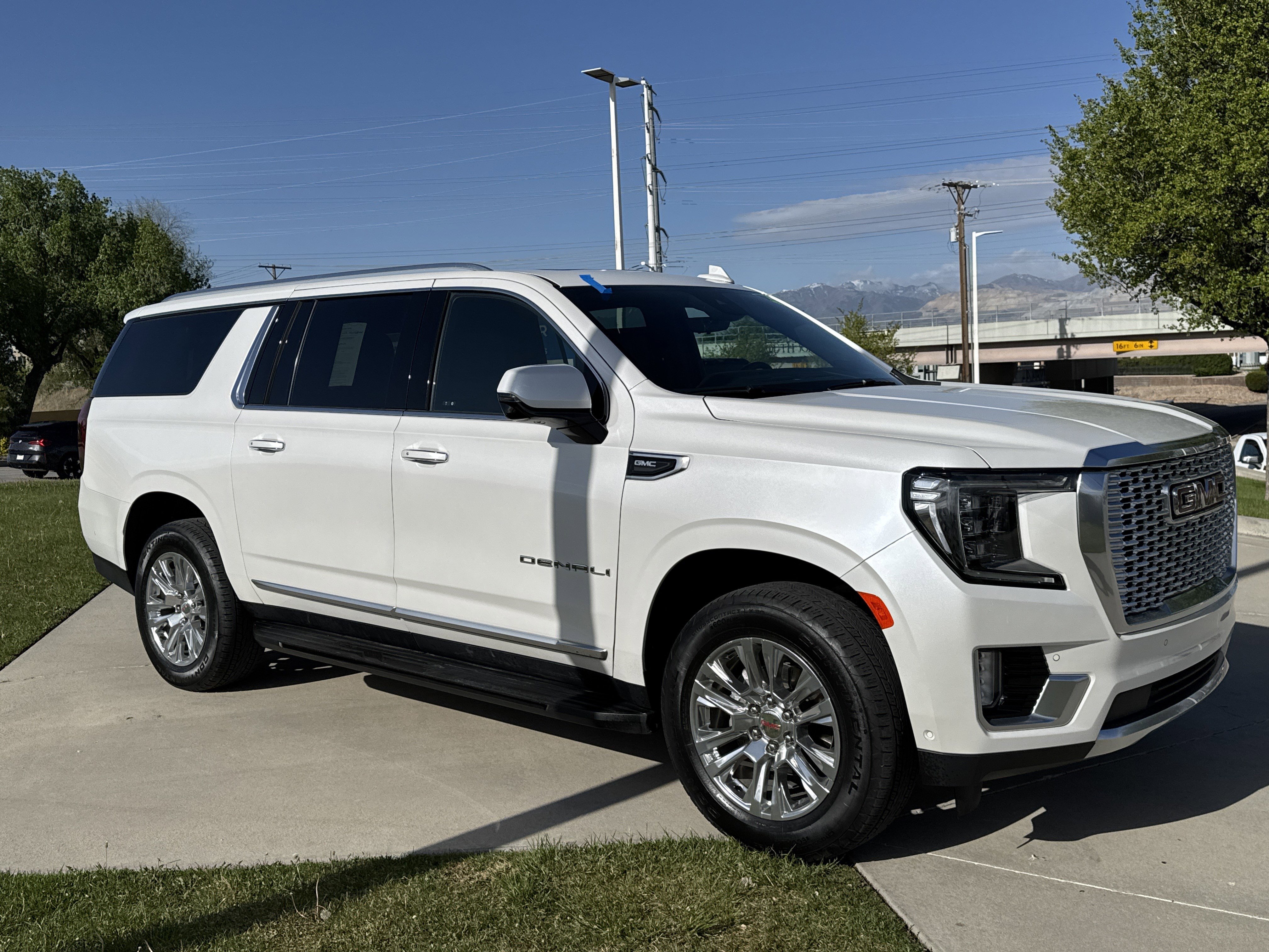 Used 2024 GMC Yukon XL Denali w/ Advanced Technology Package image 10
