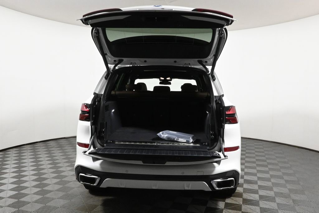 Used 2026 BMW X5 xDrive50e w/ M Sport Package image 38