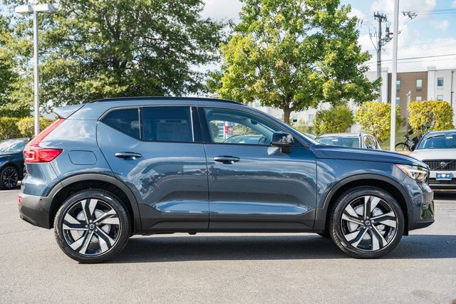 Used 2026 Volvo XC40 B5 Ultra w/ Protection Package Premier AWD/4WD image 3