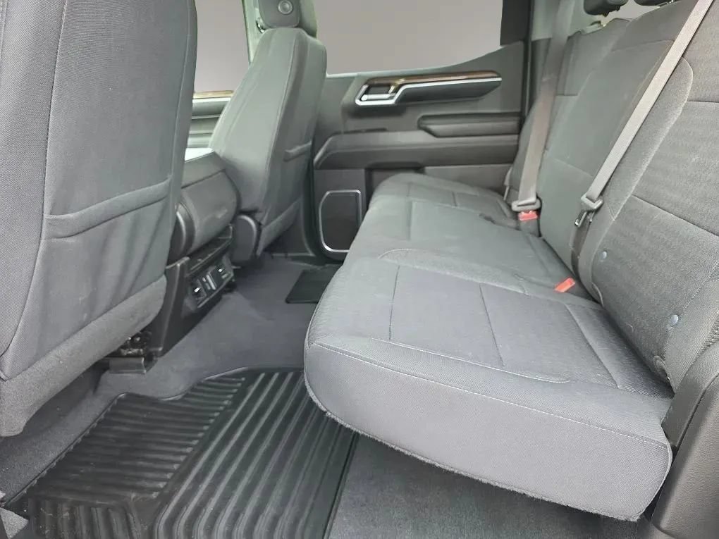 Used 2022 Chevrolet Silverado 1500 LT AWD/4WD image 10