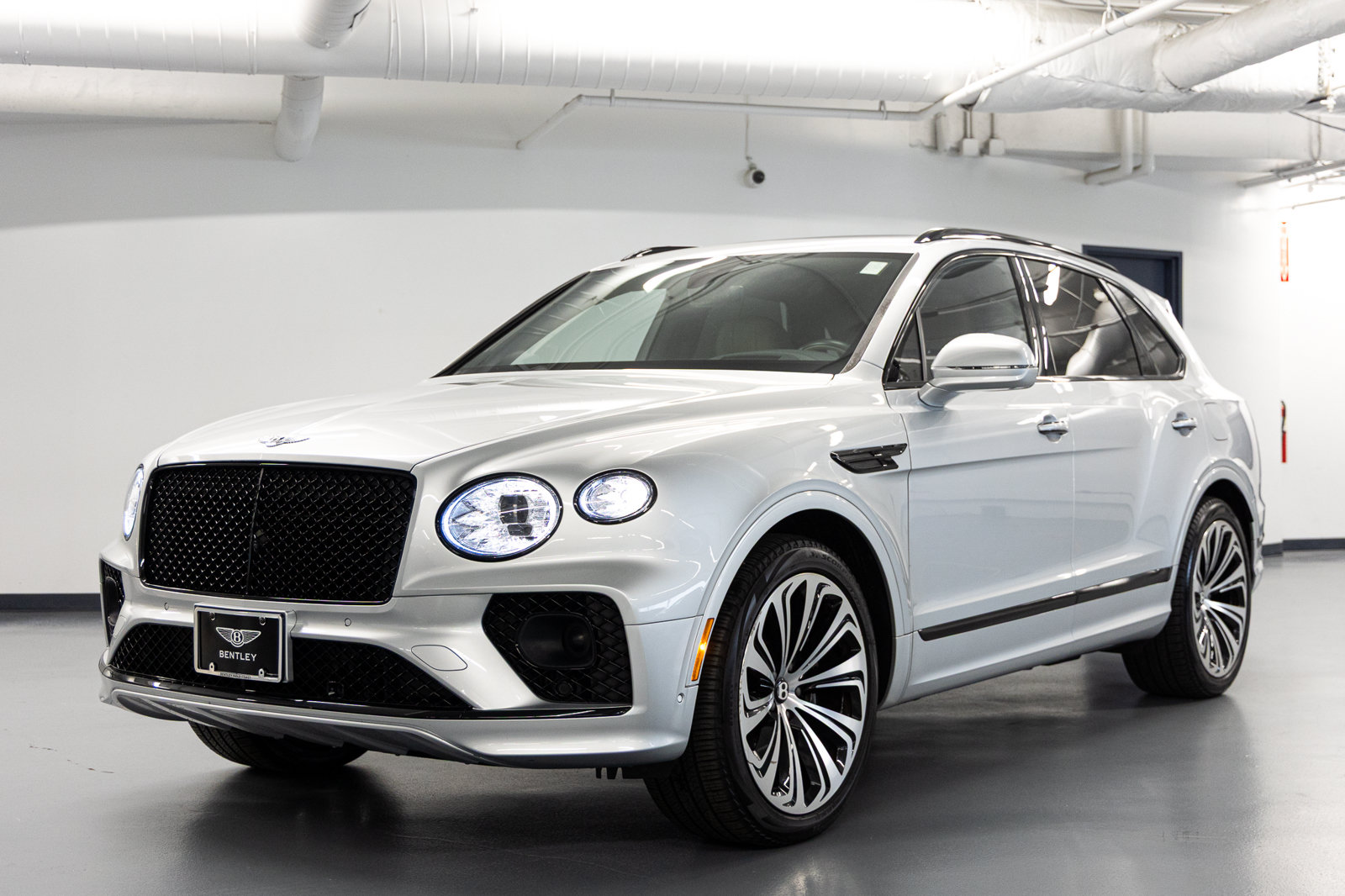 Certified 2023 Bentley Bentayga Plug-In Hybrid AWD/4WD image 2
