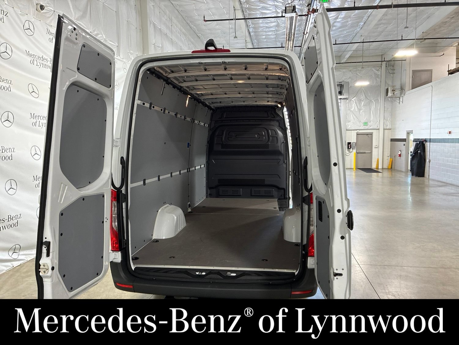 Used 2025 Mercedes-Benz Sprinter 2500 image 20