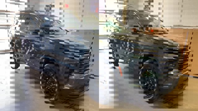 Used 2024 Chevrolet Traverse LT w/ Midnight/Sport Edition image 3