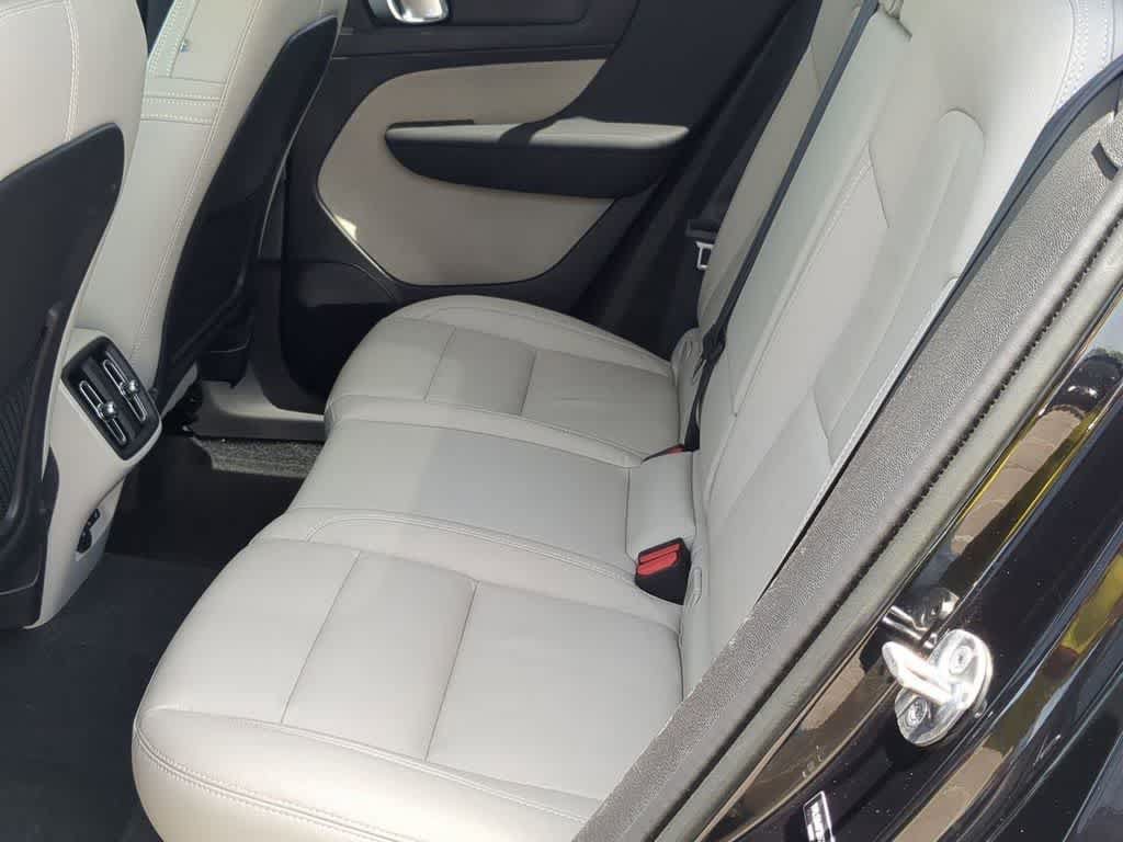 Used 2023 Volvo XC40 B5 Plus w/ Protection Package Premier AWD/4WD image 18