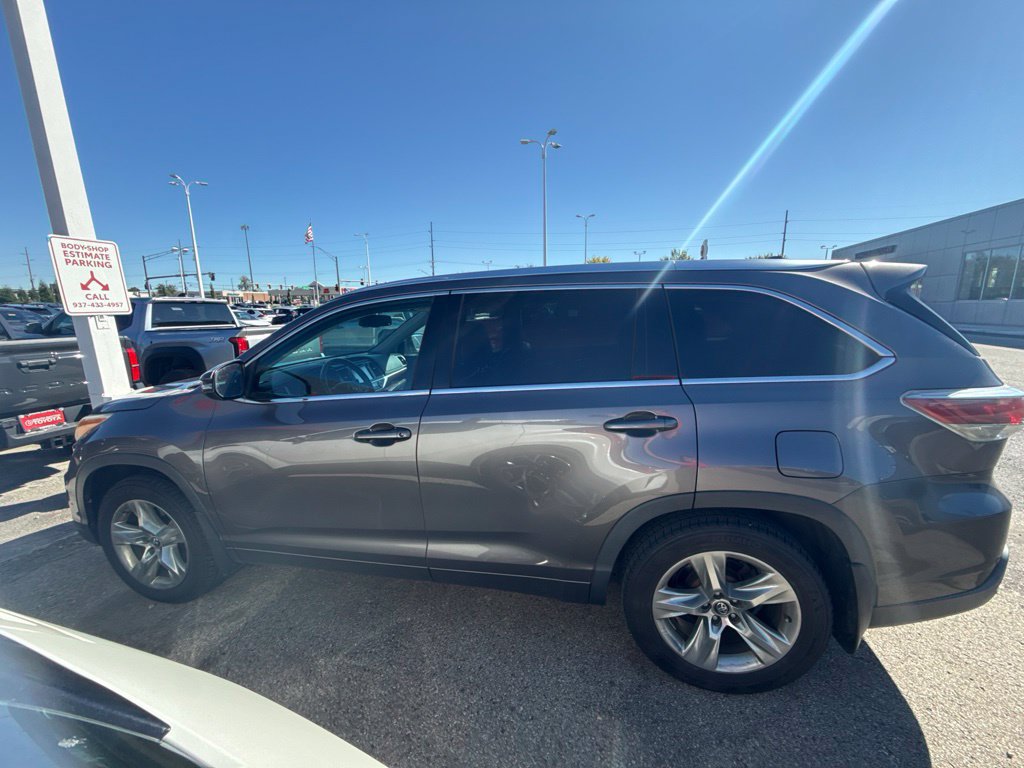 Used 2016 Toyota Highlander Limited AWD/4WD image 9