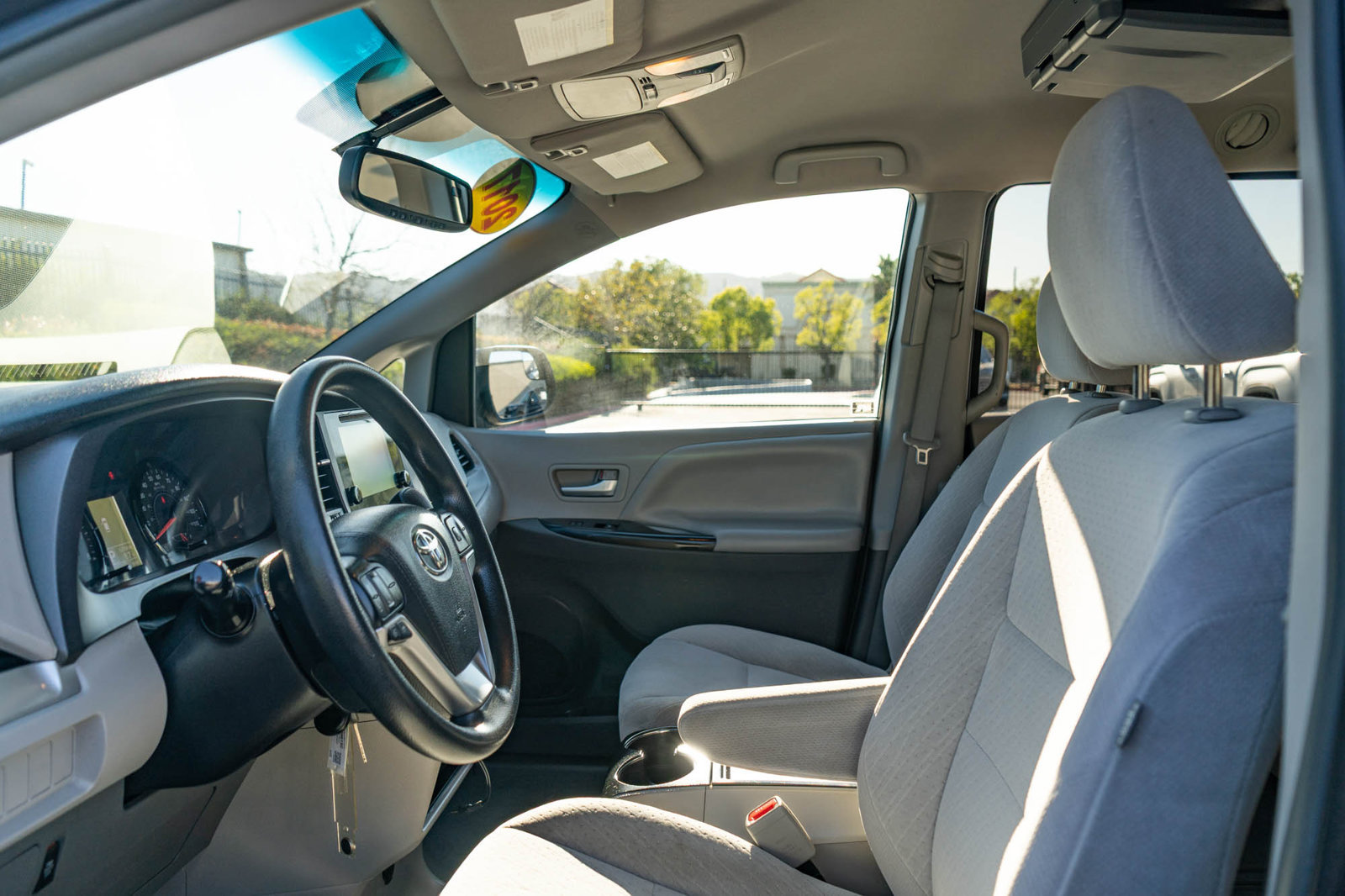 Certified 2017 Toyota Sienna LE w/ Cargo Management Package FWD image 15