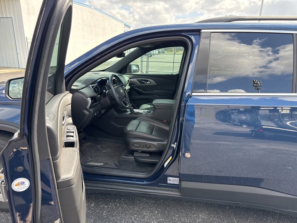 Used 2023 Chevrolet Traverse LT image 4