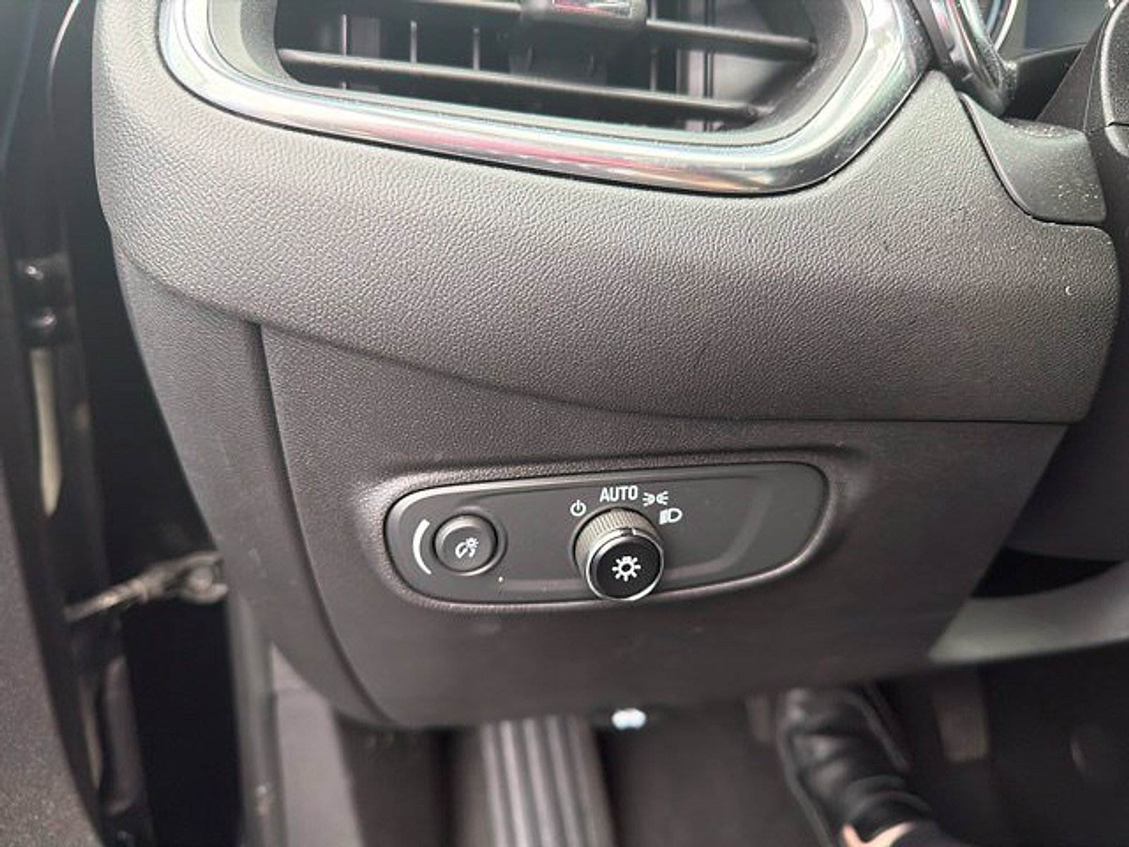 Certified 2023 Chevrolet Equinox LT AWD/4WD image 11