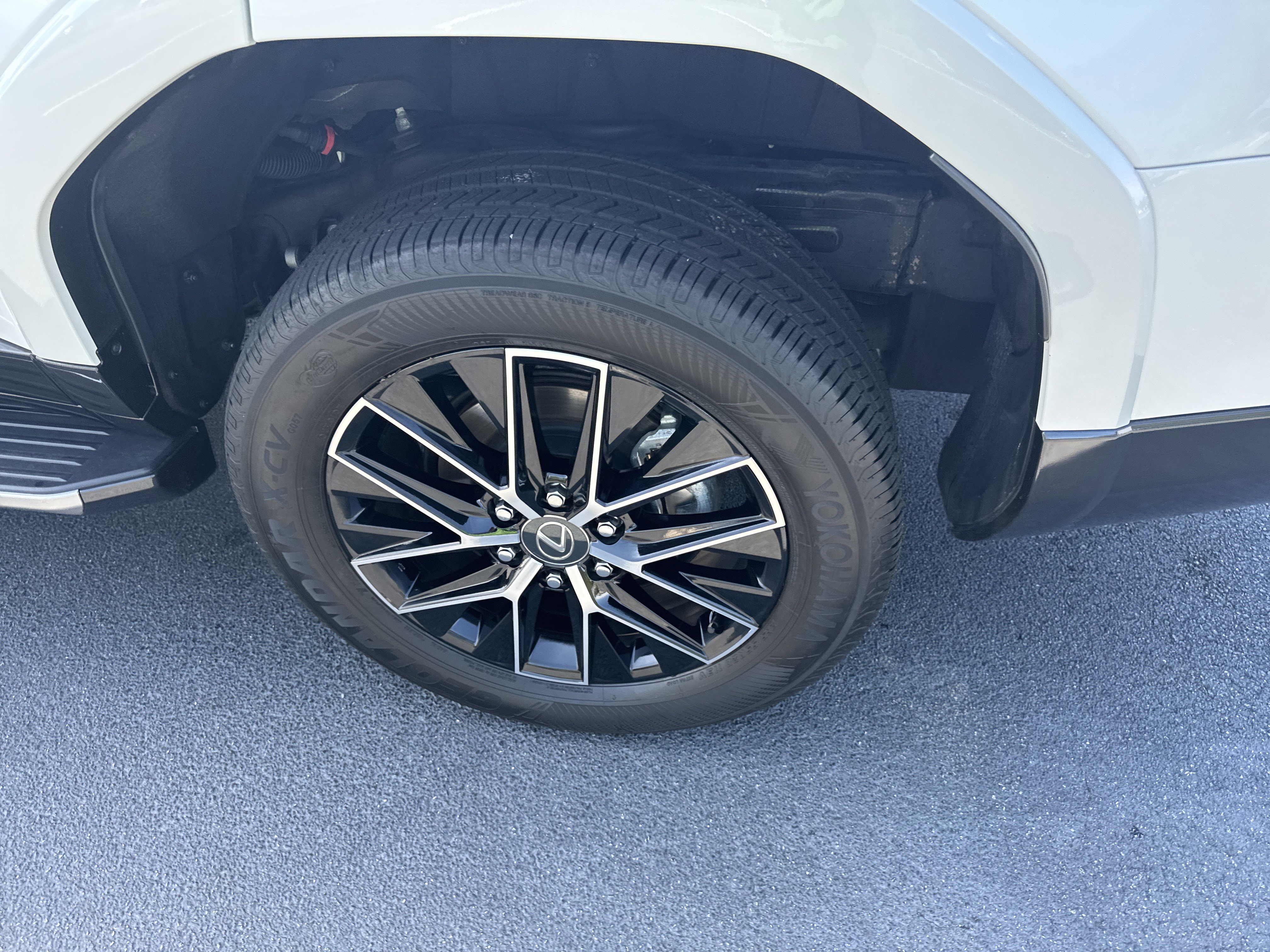 Used 2024 Lexus GX 550 AWD/4WD image 12